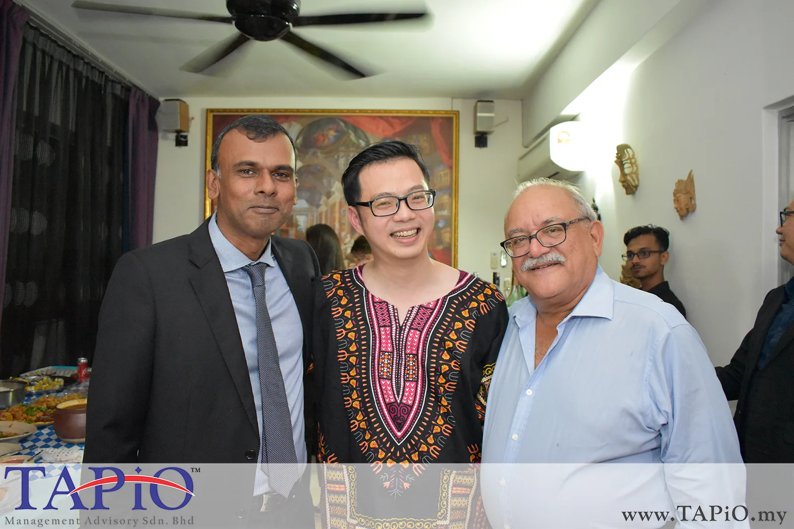 from left to the right: General Manager - Business Development at ECERDC Dato' Ragu Sampasivam, Director at AZ Scientific Dentistry PLT Mr. Billy Choong Bing Liang, Managing Director - Standard Chartered Bank Mr. Osman Morad