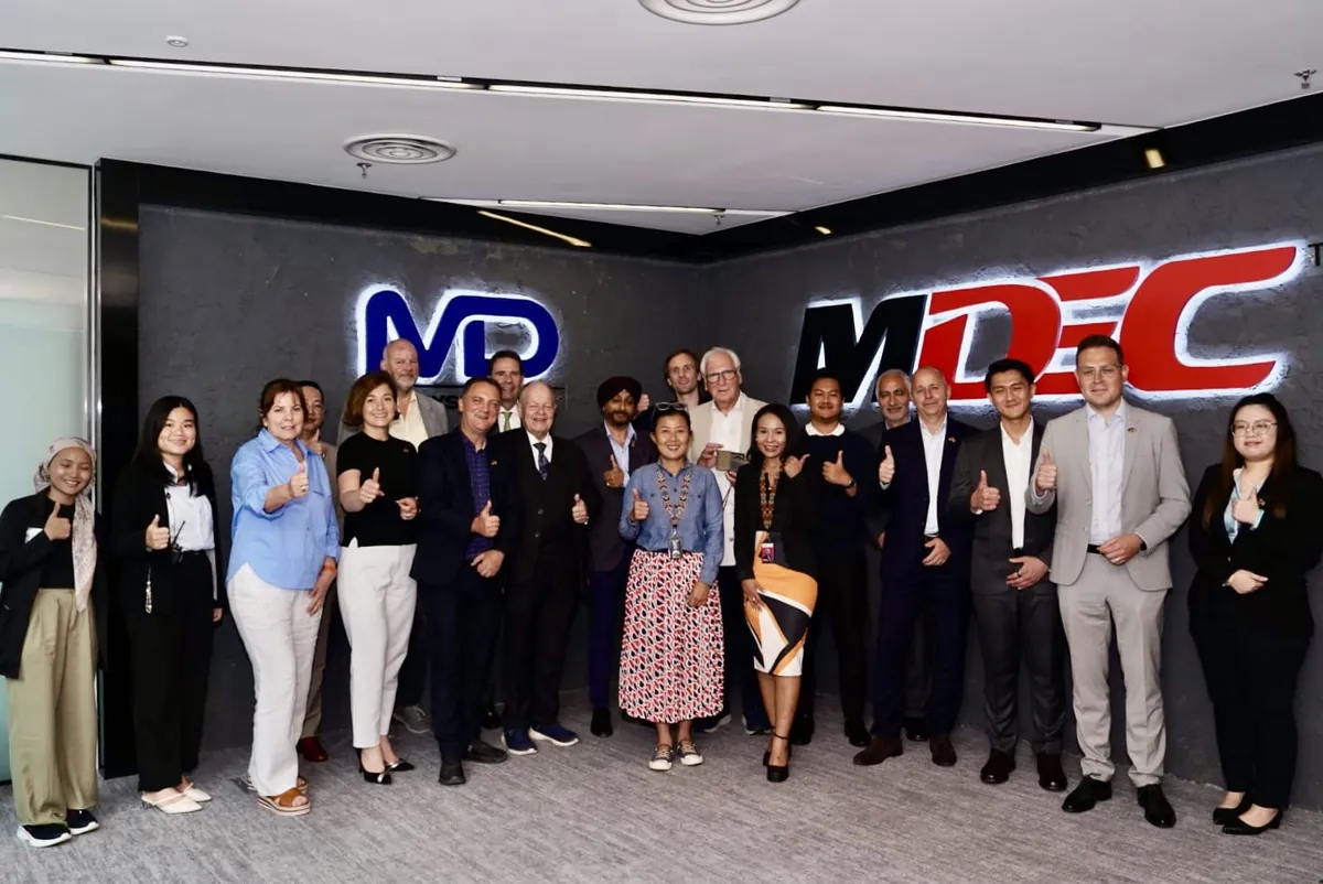 Visiting business delegation with Malaysian counterparts at MDEC