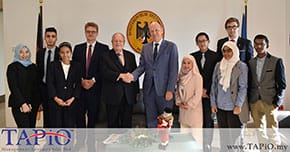 A productive discussion with His Excellency Ambassador Nikolaus Graf Lambsdorff, German Ambassador to Malaysia, Mr Bernhard Schutte, Chairman of TAPiO Management Advisory, Mr Tan Heng Siang, Manager, Corporate Strategic Planning ECERDC/Manager (Programme), Asia Centre of Excellence for Smart Technologies and Ms. Nurliza Ahmad Senior Manager Corporate Strategic Planning ECERDC/ Head (Programme), Asia Centre of Excellence for Smart Technologies, Ms Farah Diba Manager, Investor Management ECERDC, at the German Embassy Kuala Lumpur. The TAPiO Intelligence Department gave a presentation on the research on the potential for German companies in Malaysia.